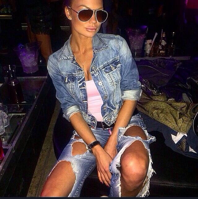 Я твоя олицетворение страсти и женственности.💃 ❤️
У меня есть раскрепощенный ум и я обожаю удовлетворять мужчин. Мои услуги включают классический секс, оральный секс, массаж и многое другое.🔥
Фото, которые ты видишь, полностью мои, без фотошопа. Ты увидишь мою красивую улыбку, пышные формы и искусные движения.💋
Мои клиенты в Москве всегда остаются довольными и возвращаются ко мне снова и снова. Уверена, что и ты будешь в восторге от нашей встречи. 🌟
Не теряй время, позвони мне прямо сейчас и я превратю твои фантазии в реальность. Жду тебя, мой красавчик, в Москве! 🌹 Галина